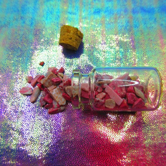 Pink Thulite Gemstone Chips In A Bottle Embellishments Natural Semi Precious - Picture 2 of 3